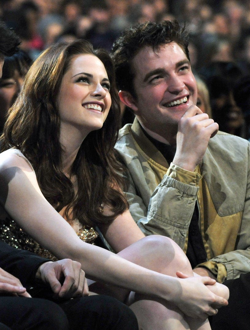 Kristen Stewart and Robert Pattinson attend the 2011 People's Choice Awards at Nokia Theatre L.A. Live on January 5, 2011