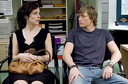 Weeds - Season 3, "Doing the Backstroke" - Mary-Louise Parker as Nancy Botwin,  Hunter Parrish as Silas Botwin
