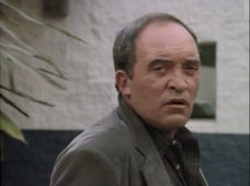 MacGyver, Season 2 Episode 2 image