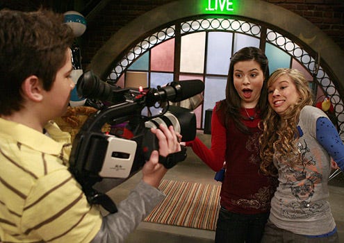 iCarly - Nathan Kress as Freddy, Miranda Cosgrove as Carly and Jeanette McCurdy as Sam
