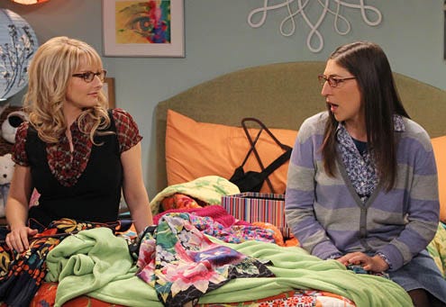 The Big Bang Theory - Season 5 - "The Recombination Hypothesis" - Melissa Rauch, Mayim Bialik