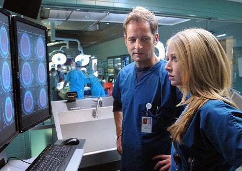 Miami Medical - Season 1 - "Golden Hour" - Jeremy Northam as Dr. Proctor and Elisabeth Harnois as Dr. Serena Warren