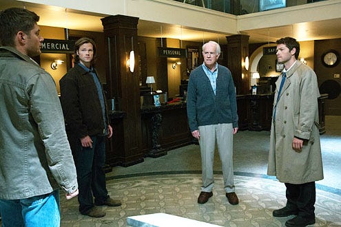 Supernatural - Season 8 - "Hunteri Heroici" - Jensen Ackles, Jared Padalecki, Mike Farrell and Misha Collins