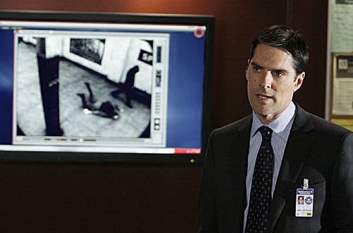 Criminal Minds - Season 3 Finale, "Lo-Fi" - Thomas Gibson as Agent  Hotchner