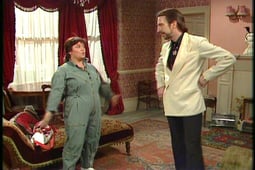 Girls on Top, Season 1 Episode 1 image