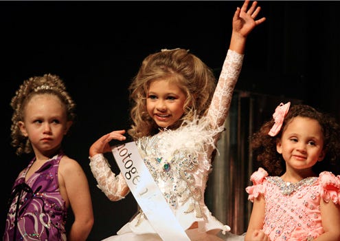 Toddlers & Tiaras - Destiny Ellis (center) at the Southern Celebrity Beauty Pageant