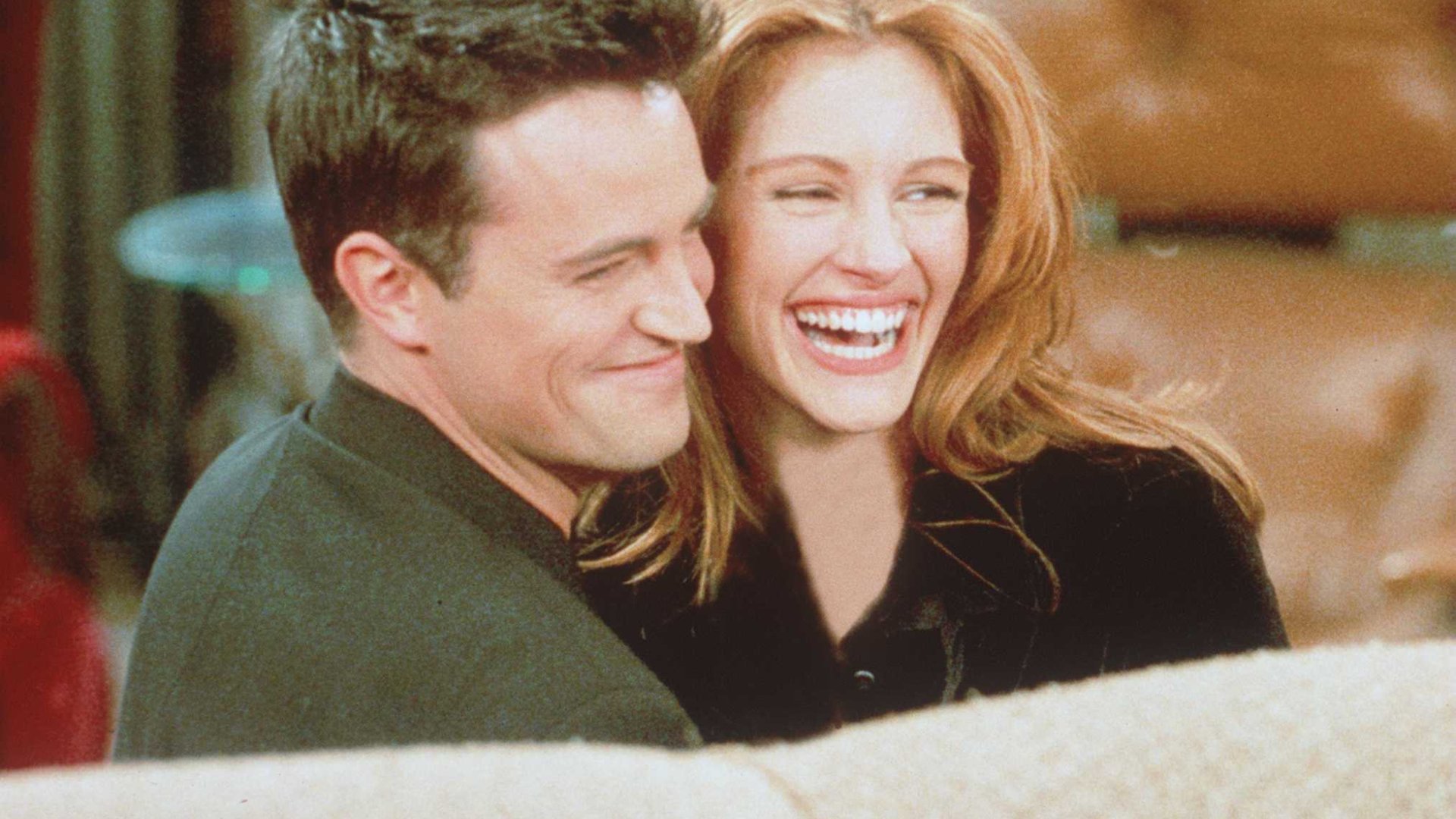 Friends Julia Roberts and Matthew Perry