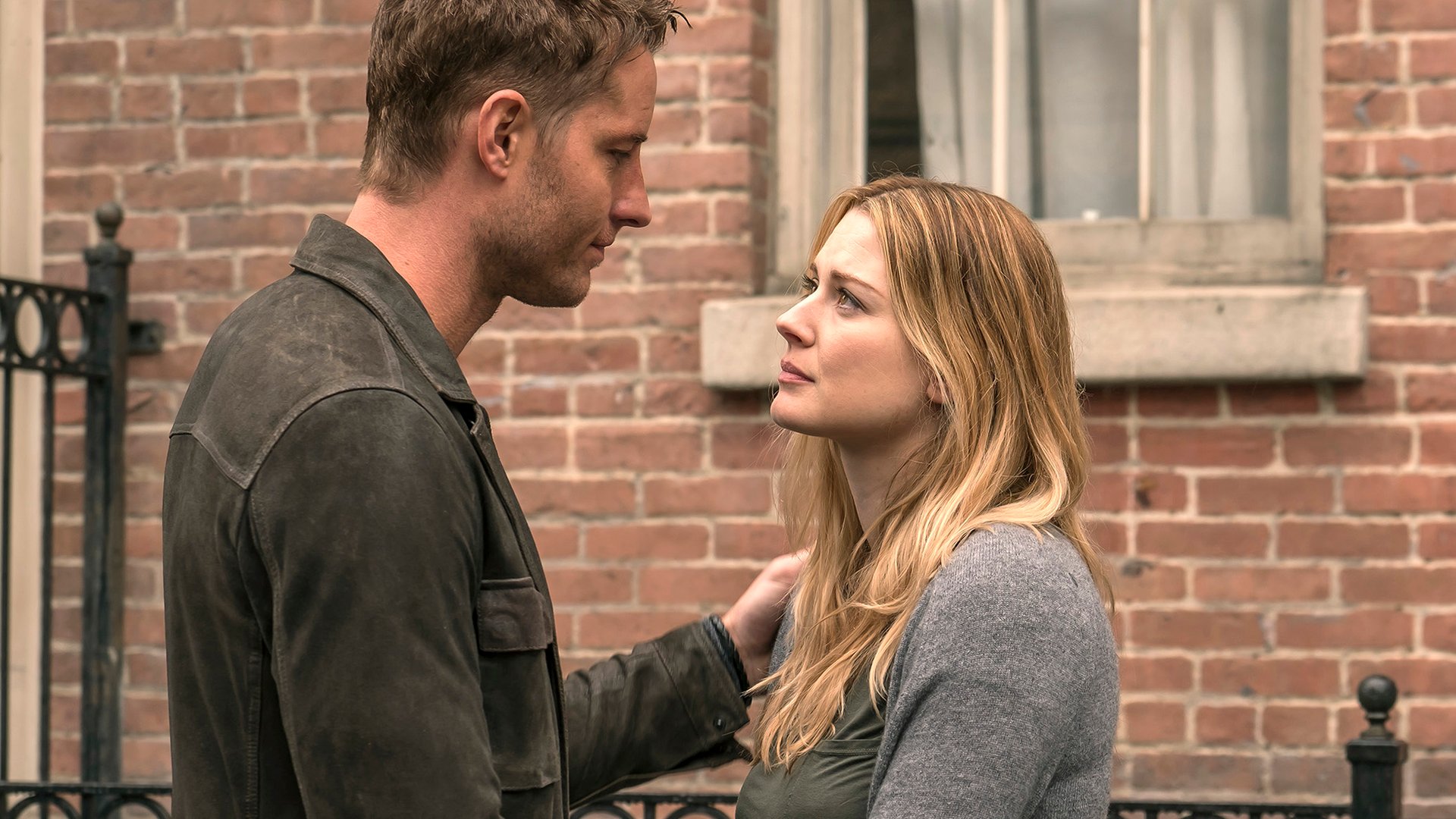 Justin Hartley and Alexandra Breckenridge, This Is Us