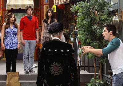 Wizards of Waverly Place - Season 4 - "Alex Tells The World" - Maria Canals-Barrera, Gregg Sulkin, Selena Gomez and David Henrie