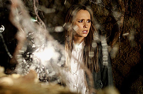 Ghost Whisperer - Season 3, "All Ghosts Lead to Grandview" - Jennifer Love Hewitt as Melinda