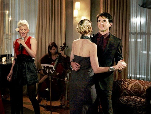 Gossip Girl - Season 4 - "The War at the Roses" - Robyn, Kelly Rutherford and Matthew Settle