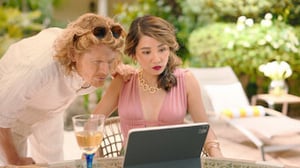 Man vs. Bee, Season 1 Episode 7 image