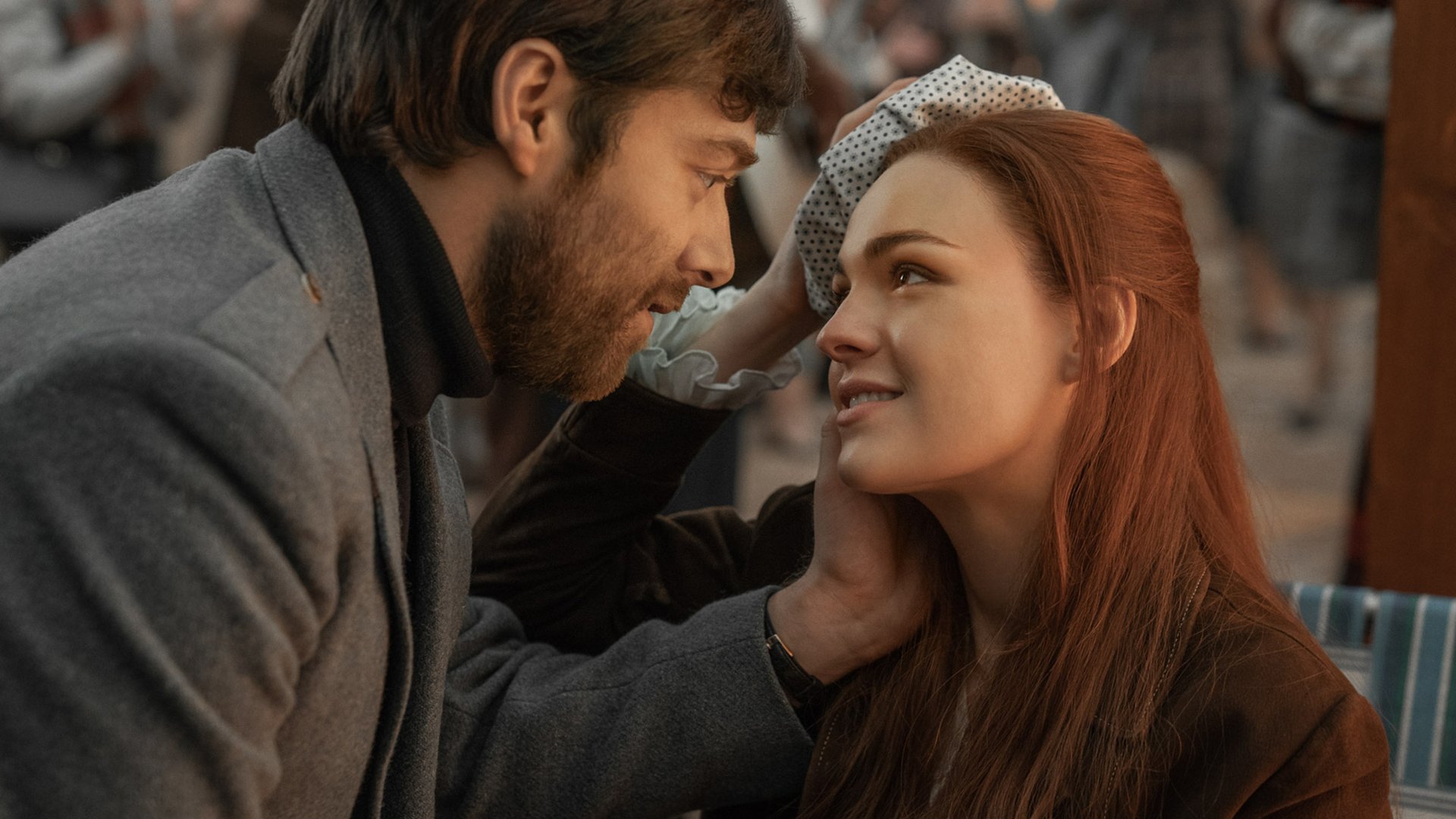 Sophie Skelton and Richard Rankin, Outlander