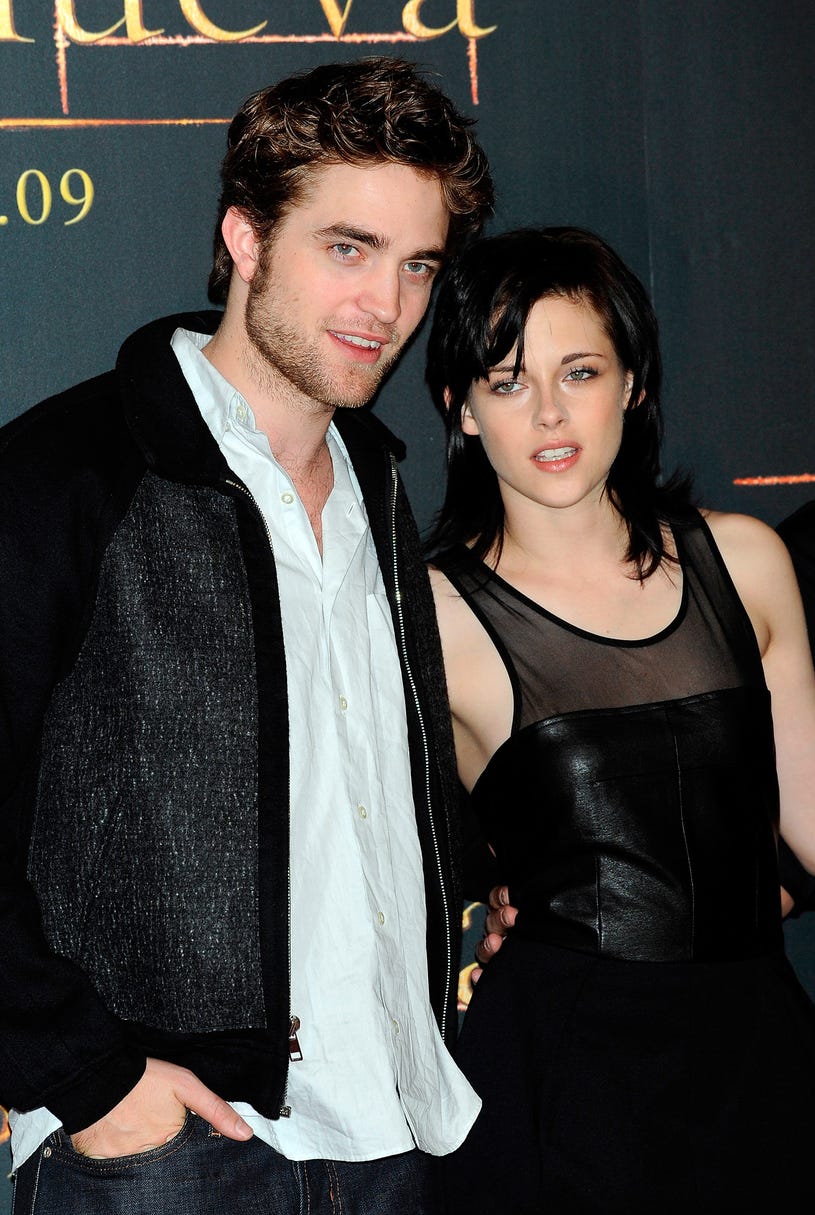 Robert Pattinson (L) and Kristen Stewart attend a photocall for "The Twilight Saga: New Moon" at the Villamagna Hotel on November 12, 2009 in Madrid, Spain.
